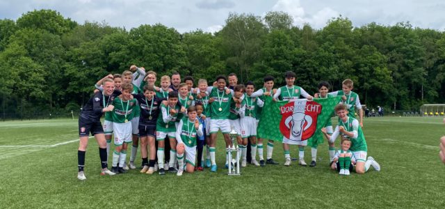 FC Dordrecht O14 kampioen divisie 2